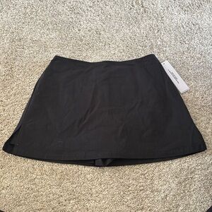 NWT Black Skort